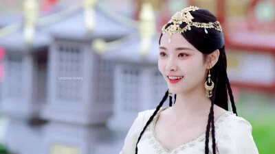 女明星睡姿照片_杨超越宋茜林允许佳琪周迅_女星奇葩睡姿揭秘