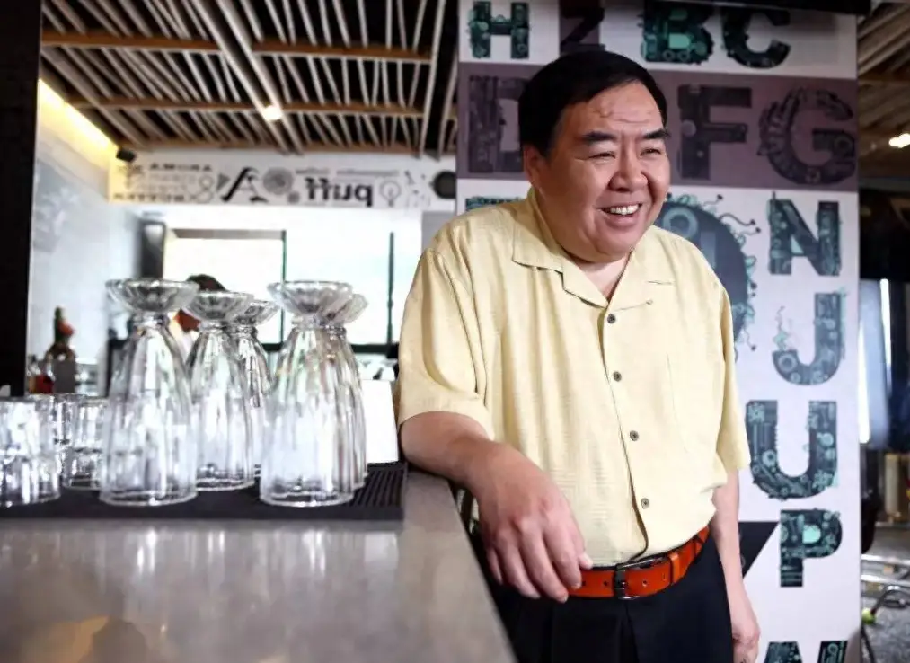 香港著名演员晚年凄凉经历_娱乐圈老演员凄凉_年轻时名动四方晚年却无限苍凉的演员