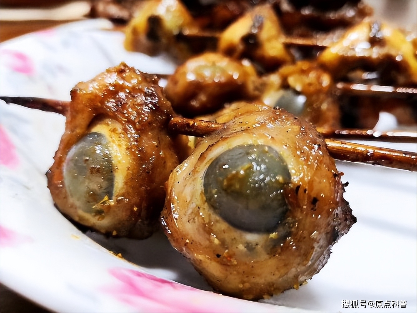 云南昆虫宴特色菜_黑暗料理排行榜前十名网红,_中国黑暗料理盘点