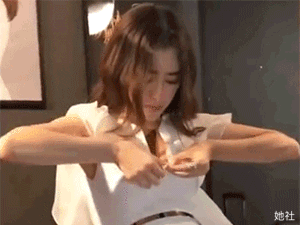 华语女明星内衣_刘亦菲辣妹穿搭被骂辣眼睛_刘亦菲LV内衣造型争议