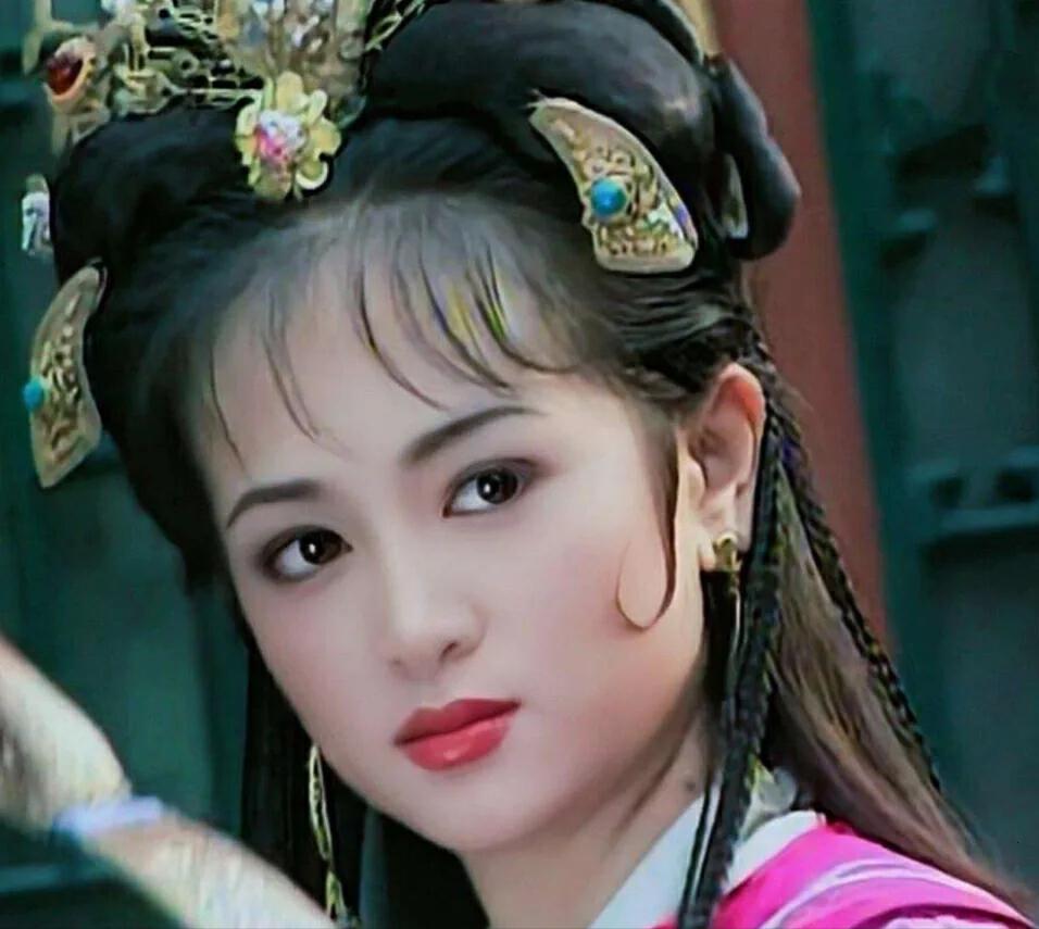 韩国脸大女明星_脸大显气质女星_大脸气质中年女星